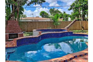 550 Ne 174th St, North Miami Beach