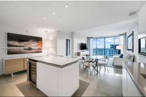 88 Sw 7th St 1904, Miami