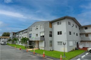 120 Royal Palm Rd 315, Hialeah Gardens