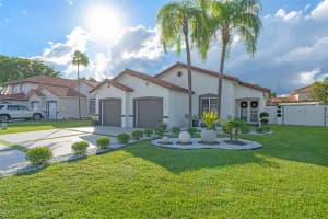 6167 Nw 181st Terr Cir N, Hialeah