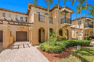 8706 Blaze Ct 1, Davie, FL 33328 - MLS#A11876158