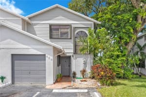 400 NW 103rd Ter, Pembroke Pines, FL 33026 - MLS#A11876209