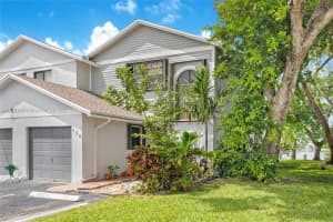 400 NW 103rd Ter, Pembroke Pines, FL 33026 - MLS#A11876209