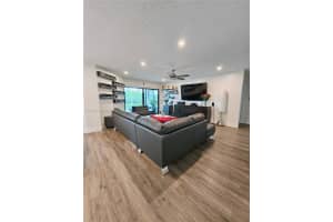 3483 Emerald Oaks Dr 1701 Hollywood, FL 33021 - MLS#A11876375