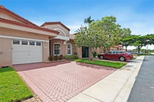 9906 Malvern Dr, Tamarac, FL 33321 - MLS#A11876383