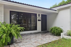 MLS# A11876423, Hollywood, Florida 33021
