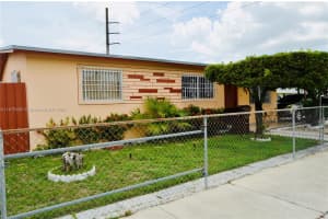 601 E 33rd St, Hialeah