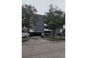 1035 W 77th St 305, Hialeah