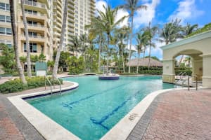19501 W Country Club Dr 207, Aventura