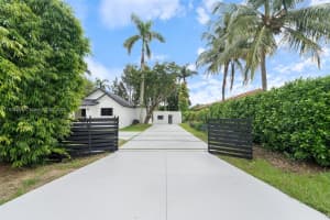 4800 Sw 61st Ave Davie, FL 33314 - MLS#A11876653
