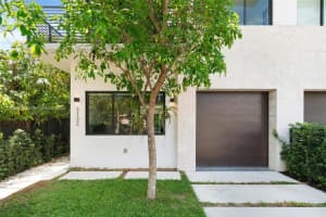 3132 Plaza St, Miami