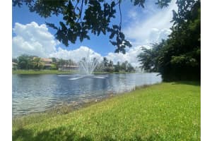 241 E Bayridge Dr Weston, FL 33326 - MLS#A11876782