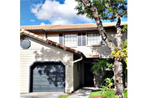 9064 Vineyard Lake Dr, Plantation