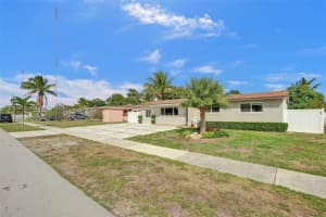 19625 Nw Nw 6th Pl Miami Gardens, FL 33169 - MLS#A11876985