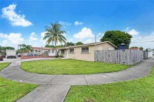 1005 W 36th Pl, Hialeah