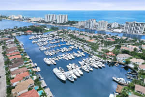 842 Spinnaker Dr E Hollywood, FL 33019 - MLS#A11877023