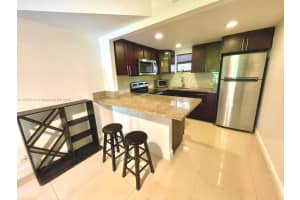 8290 Lake Dr 128, Doral