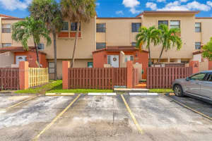 10003 Nw 9th St Cir 8-17, Miami