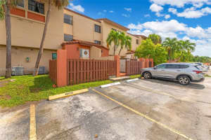 10003 Nw 9th St Cir 8-17 Miami, FL 33172 - MLS#A11877333