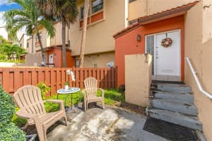 10003 Nw 9th St Cir 8-17 Miami, FL 33172 - MLS#A11877333