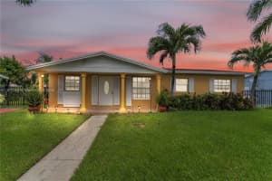 3277 Nw 202nd Ln, Miami Gardens