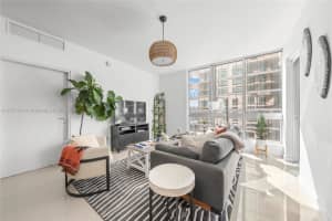 300 S Biscayne Blvd T-3604, Miami