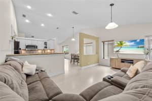 882 San Remo Dr, Weston