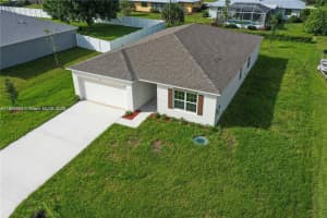 811 Se Seahouse Dr Port Saint Lucie, FL 34983 - MLS#A11877620