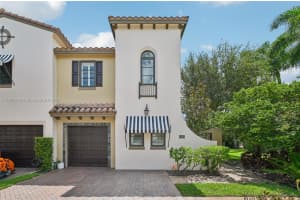 210 Via Villagio, Hypoluxo