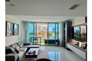 2950 Ne 188th St 443, Aventura