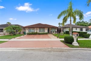 851 Nw 132nd Pl Miami, FL 33182 - MLS#A11877885