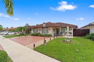 851 Nw 132nd Pl Miami, FL 33182 - MLS#A11877885