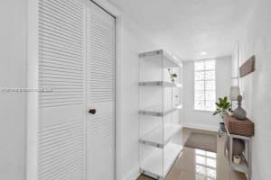 398 Lakeview Dr 205 Weston, FL 33326 - MLS#A11877919