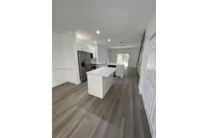 5725 Nw 114th Path 106, Doral