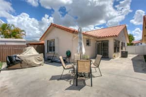 2525 W 73rd Pl Hialeah, FL 33016 - MLS#A11878110