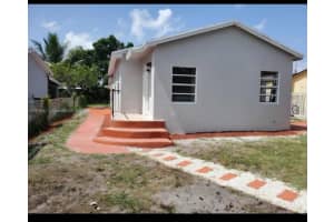 2925 Nw 96th St, Miami