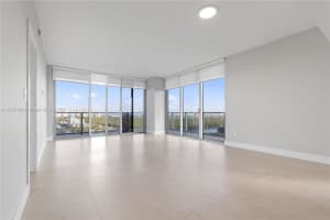 16385 Biscayne Blvd 1921 North Miami Beach, FL 33160 - MLS#A11878169