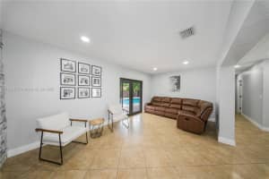 421 W 55th Pl Hialeah, FL 33012 - MLS#A11878170