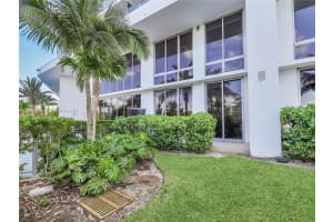 16385 Biscayne Blvd 105, North Miami Beach