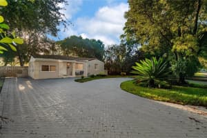 11925 Ne 11th Pl, Biscayne Park