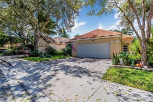 2793 Oakleigh Ln, Davie
