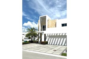 10359 Nw 67th Ter 10359 Doral, FL 33178 - MLS#A11878438