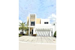 10359 Nw 67th Ter 10359 Doral, FL 33178 - MLS#A11878438