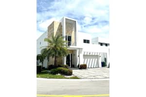 10359 Nw 67th Ter 10359 Doral, FL 33178 - MLS#A11878438