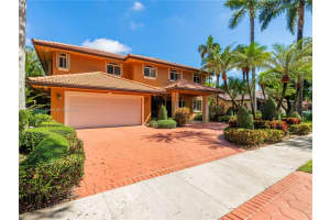 8311 Nw 166th Ter, Miami Lakes