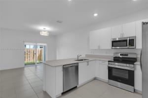 105 Sw 184th Pl 105 Pembroke Pines, FL 33029 Sold 10/24/25