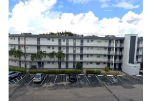 441 Ne 195th St 412, Miami