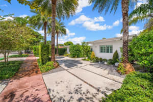 865 W 47th St Miami Beach, FL 33140 - MLS#A11878836