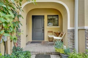 377 Ne 194th Ter, Miami