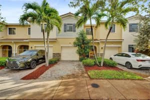 377 Ne 194th Ter Miami, FL 33179 - MLS#A11878963